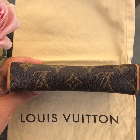 Louis Vuitton Florentine Pouch. ❤️ - Picture 11 of 16